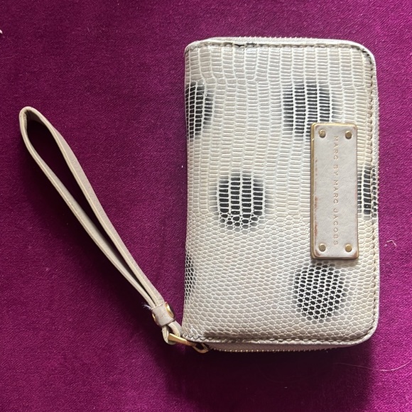 MARC BY MARC JACOBS Polka Dot Snakeskin Gold Zip Closure Clutch Wristlet Wallet - Picture 2 of 5